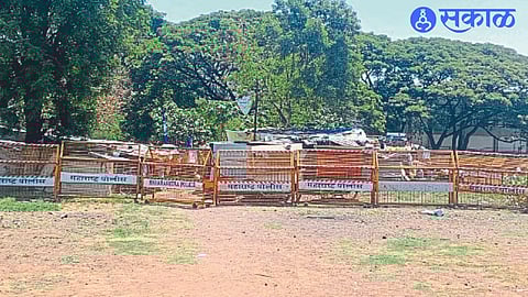 Encroachment on the Eidgah is surrounded by barricading