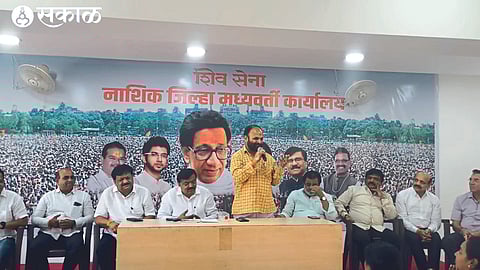 Speaking in the gathering, District Chief Vijay Karanjkar. Neighborhood Mayor Sudhakar Badgujar, former MLA Vasant Gite, Adv. Yatin Wagh, Vinayak Pandey, senior leader Datta Gaikwad etc.