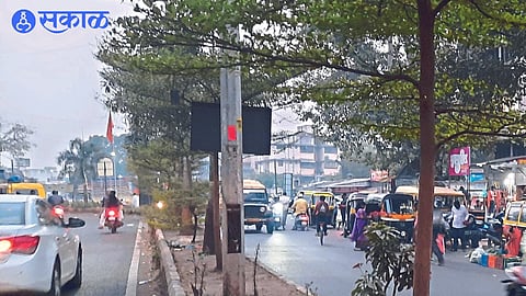 vehicles are stopped on the road like this.