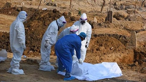 people locking graves of women in pakistan