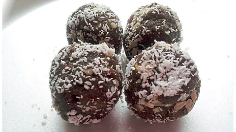 Khajoor Ladoo