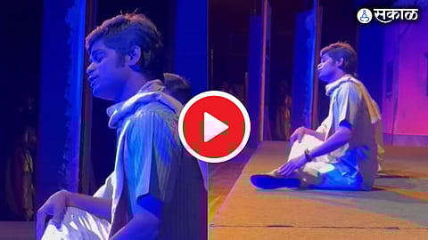 actor onkar bhojane perform poem tu dur ka during drama video viral