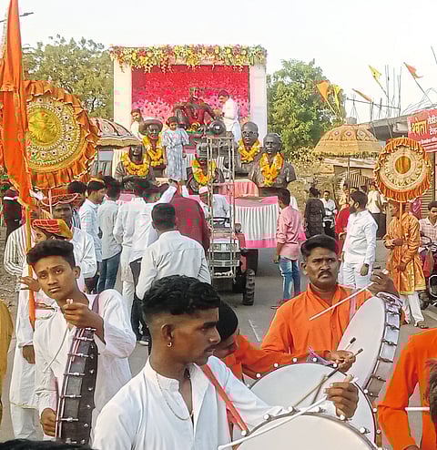 इंदापुरात आयोजन : पारंपरिक कलांचे सादरीकरण
शिवजयंतीनिमित्त भव्य मिरवणूक