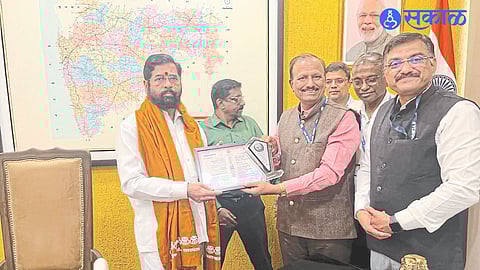 Yashwantrao Chavan Maharashtra Open University Vice-Chancellor Dr. Prashant Kumar Patil along with University officials.