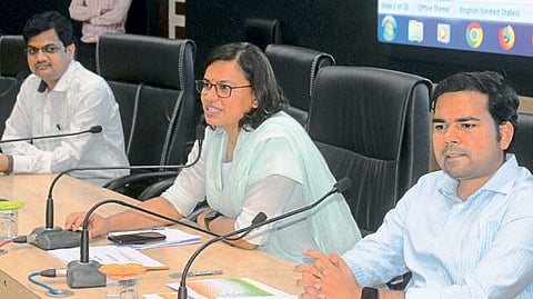 be alert for disaster management Collector Nima Arora instructions 77 villages in district are unsafe akola