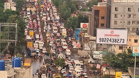 Marathi News Live Update: पुण्याच्या वाघोलीमध्ये वाहतूक कोंडी, ४-५ किलोमीटरपर्यंत वाहनांच्या रांगा