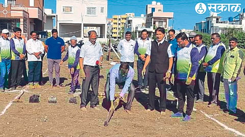 President of Rotary Club of Nashik City Prafulla Bardia during the Bhoomipuja of Vanprastha's Ghanforest Project