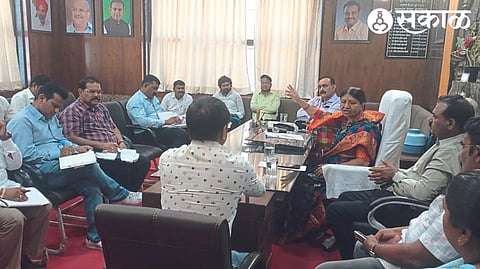 Mayor Pratibha Chaudhary speaking in the meeting of Water Supply Department.