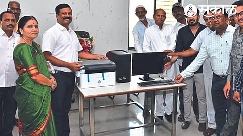 MLA Narendra Darade while distributing computer and printer to Municipal Chief Nagendra Mutkekar on Monday.