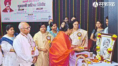MLA Seema Hire while inaugurating the camp. With Dhananjay Bele, Rajendra Chinchole, D. B. Baviskar