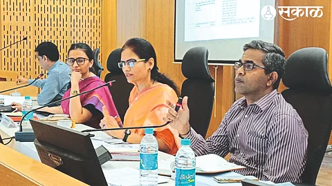 Union Minister of State for Health Dr. Bharti Pawar. From left, District Council Chief Executive Officer Ashima Mittal, District Magistrate Gangatharan D.
