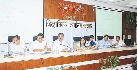 Nandurbar: Collector Manisha Khatri speaking in the meeting held on Thursday in the collector's office. Neighboring Zilla Parishad Chief Executive Officer Raghunath Gawde, Additional Collector Dhananjay Nikam, Resident Deputy Collector Sudhir Khande, Forest Conservator Krishna Bhawar, Laxman Patil, Assistant Collector and Project Officer Meenal Karanwal etc. Officials present in the second photo