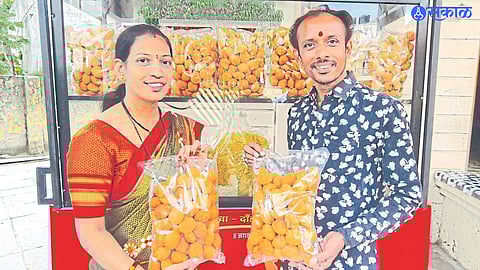 Nashik: Aarti and Rupesh Pawar are the couple who created the identity of Chandwad's 'Indrayani Panipuri'.