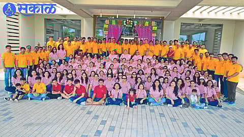 Mahajan Parivar's relatives gathered in large numbers for the Snehmeelan ceremony.