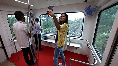 nine vistadomes get 8 crore to central railway in six months mumbai