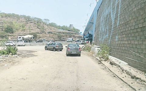 आश्वासनाचे नव्याचे नऊ महिने!
पुलाच्या उदघाटन ; सूस-पाषाण रस्त्यावरील सेवारस्ता झाला धोकादायक