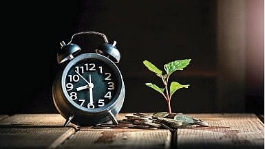 Sudhakar Kulkarni writes Fixed Deposit or Mutual Fund investment money management