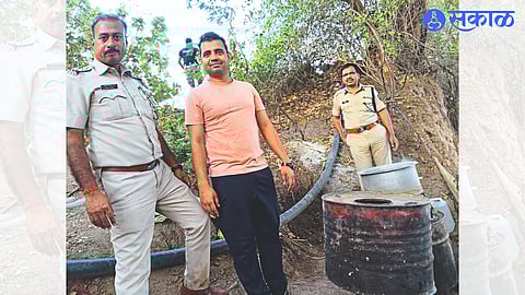 MS Bhamre and others along with Shahaji Umap while demolishing Gavathi Hatbhatti liquor store at Lohoner.