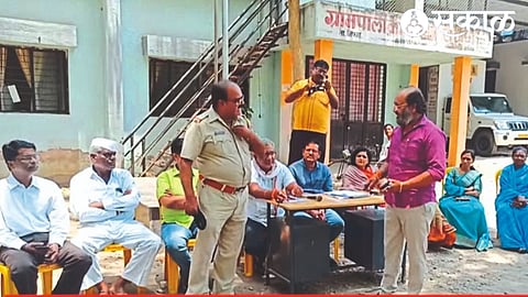 Clash between villagers and police in Gram Sabha