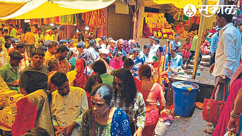 In front of the first step of the temple, there is a crowd of devotees for the Navaspurti and darshan on Friday.