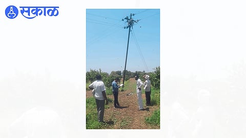 Assistant Engineers of Power Distribution Company closed Rohitra in Nipane Shivara jalgaon news