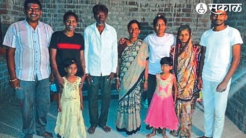 Two sisters, Sunanda and Ashwini Kadale, joined the police force at the same time and both of them succeeded in this.