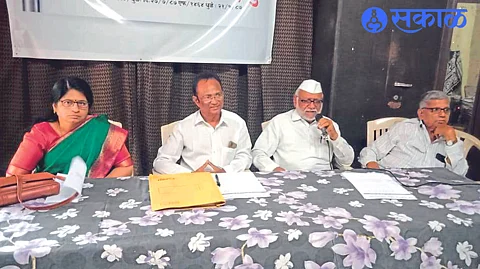 Rajarshi Shahu Maharaj Senior Literary, Member of the Committee giving information about Kalawant Mandhan Yojana.
