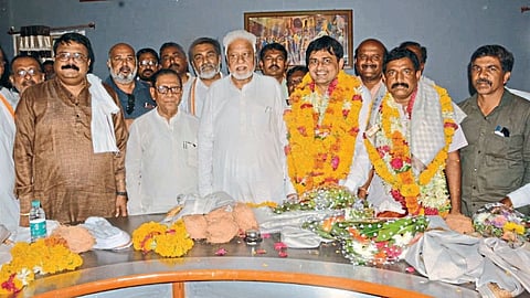 Akot Agricultural Produce Market Committee Prashant Pachde Chairman and Atul Khotre Vice Chairman