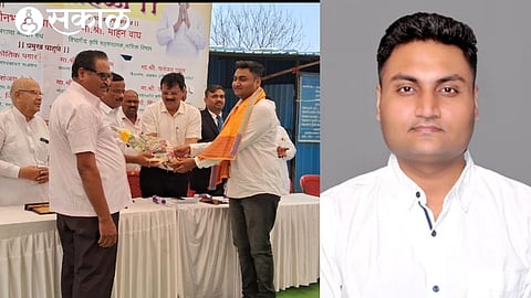 Ashish Chavan and his father Gov. A. Nitin Pawar Municipal President Kautik Pagar while felicitating contractor Sahebrao Chavan