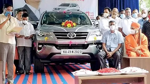 Congress leader Satish Jarkiholi Car