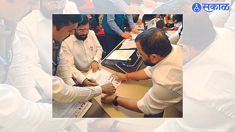 Dhule: Manoj More during discussion with Chief Minister Eknath Shinde in Astha scam case