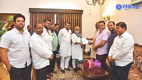 Director Bharat Samadiya while expressing support to former Deputy Chief Minister Chhagan Bhujbal in Yevla Agricultural Produce Market Committee.