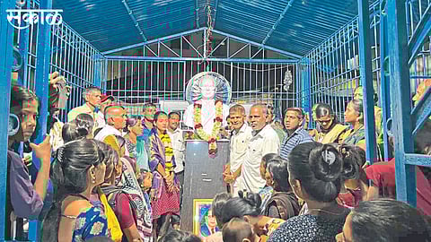 Civil felicitation of Amrapali Vakle by the residents