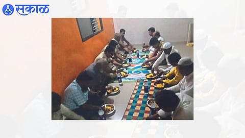 Both communities during lunch