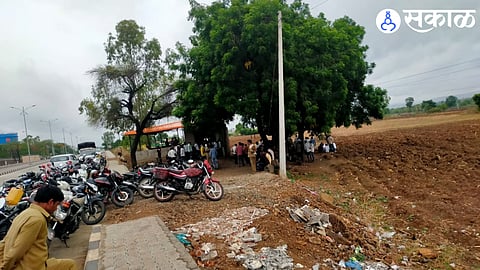 Fuel transporters and drivers stage protest by stopping fuel transport nashik news