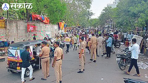 Bhadrakali Police taking action against unauthorized encroachers in Shalimar area.