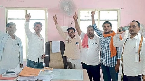 Agriculture officials disappear while selling seeds at higher prices to farmers Panchnama