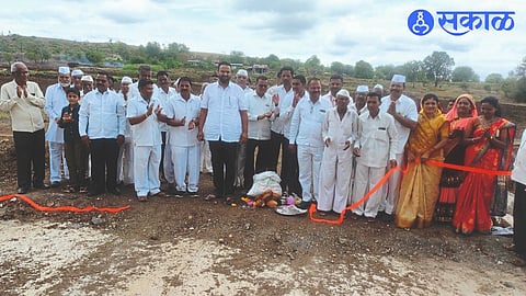 Pravin Jadhav, Director of MVIPR while inaugurating the bridge built on Unanda Nandi and Manjarpada Canal on Sunday.