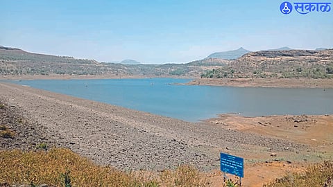 Bham Dam (at Igatpuri): Due to intense heat, the water sources in small ponds including dams are on the verge of drying up, the dead stock in Bham Dam.