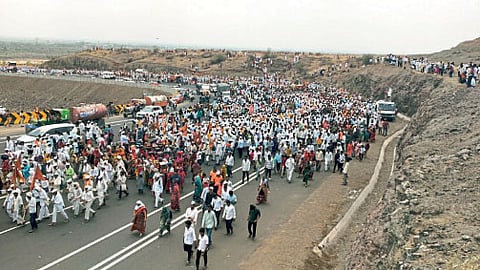 ashadi wari pandharpur sant tukaram maharaj palkhi at undvadi