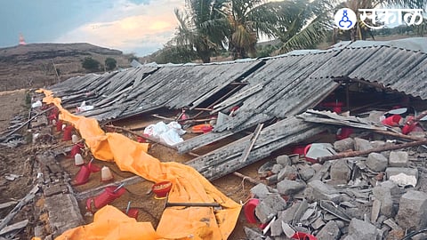 Poultry shed washed away due to rain with strong winds in the afternoon.