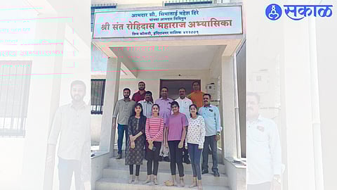 SAKAL Impact: ‘त्या’ मुलींच्या हस्ते अभ्यासिका फर्निचर कामास प्रारंभ! महापालिकेकडून 17 लाखाचा निधी मंजूर