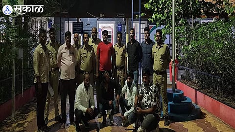 Baramati: बारामतीत पोलिस रेकॉर्डवरील गुन्हेगाराचा भर चौकात वाढदिवस करणं आलं अंगलट