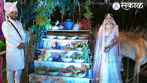 During the wedding ceremony, gifts were received in the form of dowry. Shamrao Moghal from left and bride Rituja and groom Prasad from right are seen.