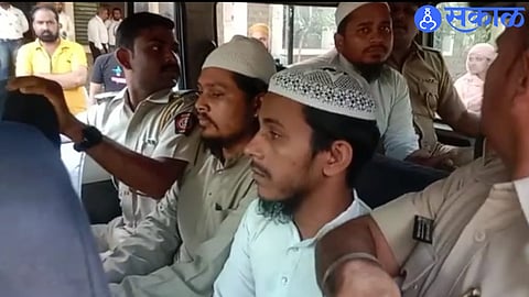 Manmad: Lohmarg Police carrying four suspects in child trafficking case.