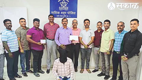 An inn criminal who was arrested when he came to the village to sell katta. Along with Senior Police Inspector Vijay Dhamal of Unit One of City Crime Branch and team