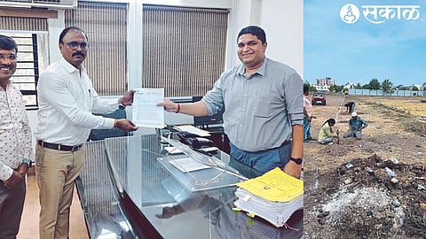 Fence work started by encroachment. In the second photo, Adv. Shyam Barode and Jaywant Percent