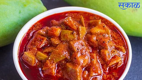 Pickles Side Effects : लोणच्याची चव ‘या’ लोकांसाठी ठरणार आंबट? हे आजार असतील तर दूरच रहा!