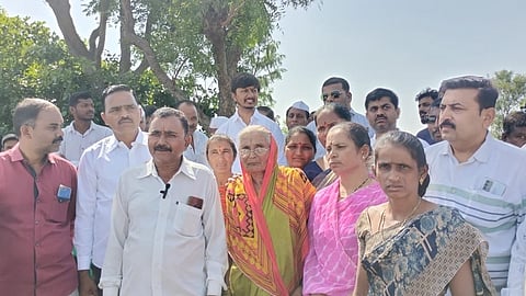 farmer strike against electric supply of bhabhleshwar kadus mumbai pune