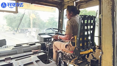 pallavi beldar become first female st bus driver from tribal district nandurbar news